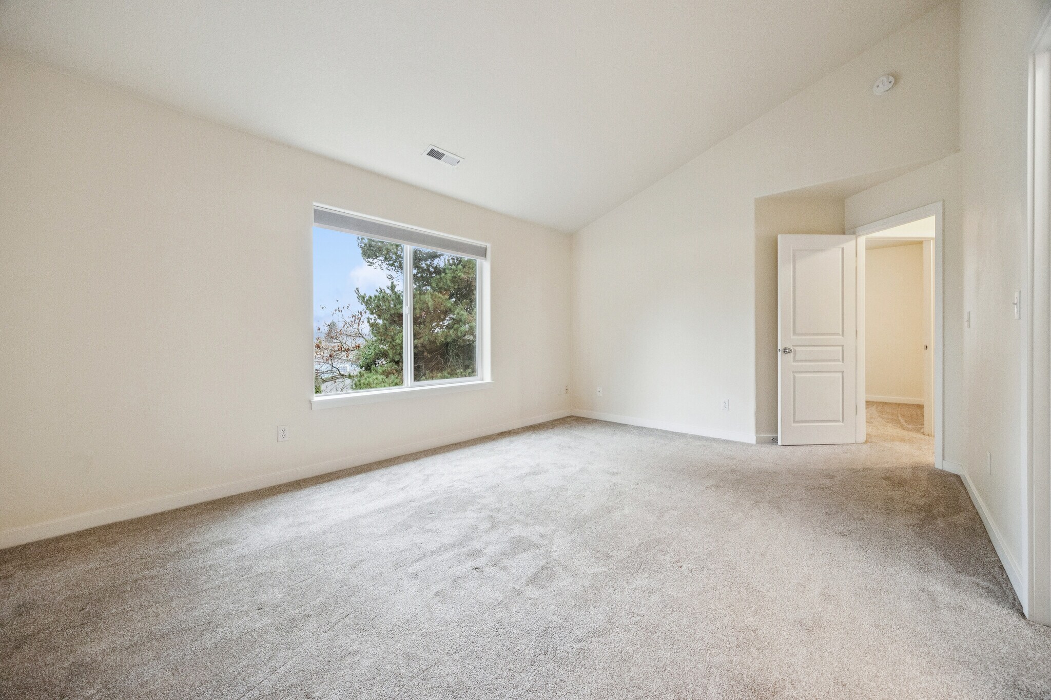 Building Photo - 325 NW 209th Ave