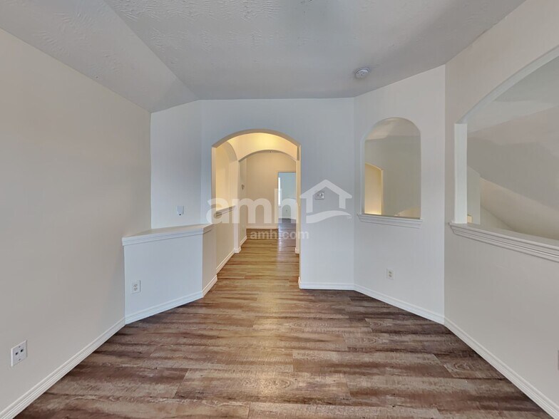 Building Photo - 30507 N Sulphur Creek Dr