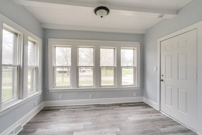 Building Photo - 614 Madison Ave