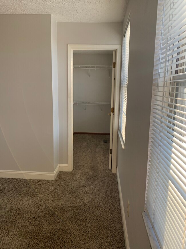 Building Photo - 9012 Ellersly Dr
