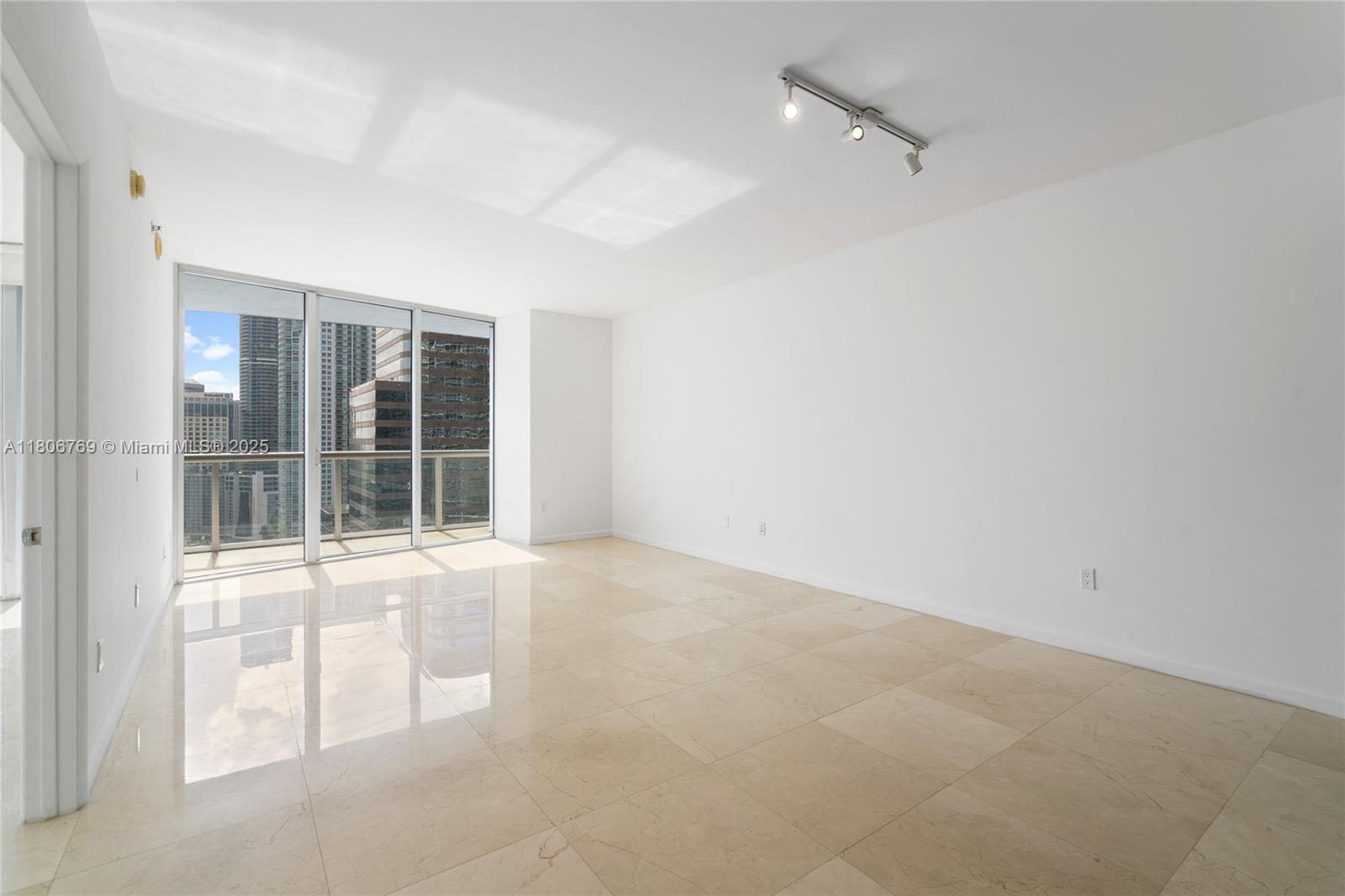 Building Photo - 475 Brickell Ave