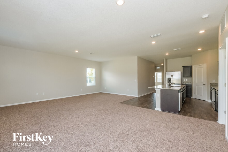 Building Photo - 5654 Alexander Springs Pl