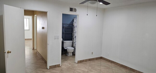 Building Photo - 1357 Greenfield Dr