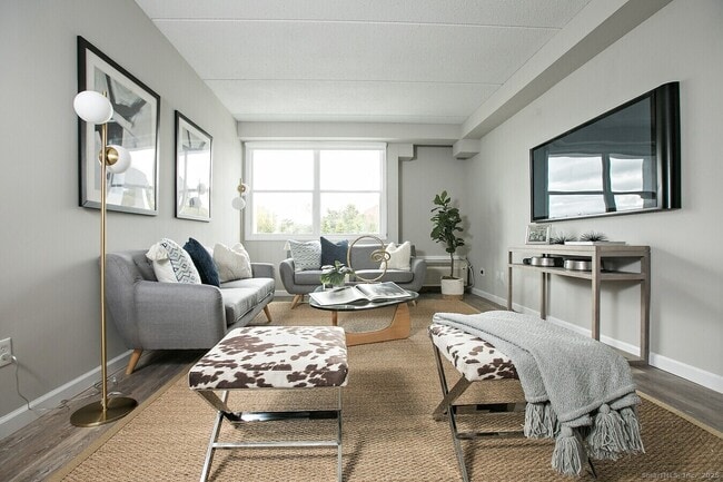 Building Photo - 225 Lordship Blvd