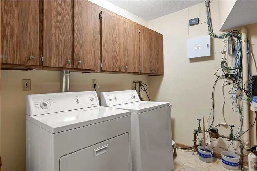 Building Photo - 957 Pine View Ct