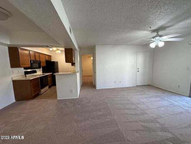 Building Photo - 10610 S 48th St