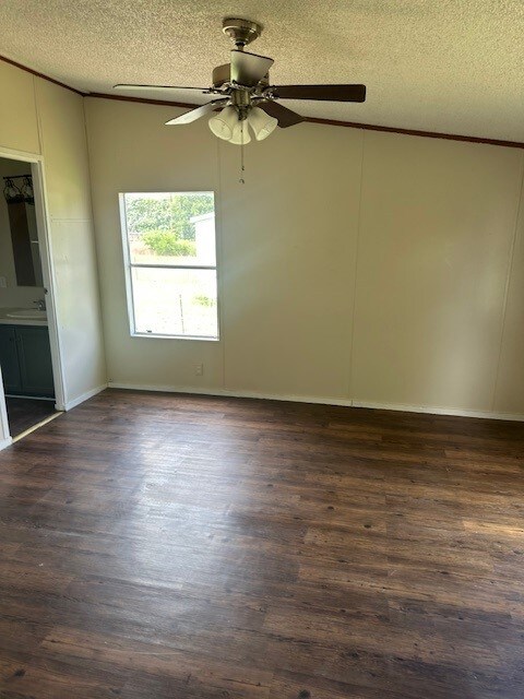 Building Photo - 105 Oakhill Ct