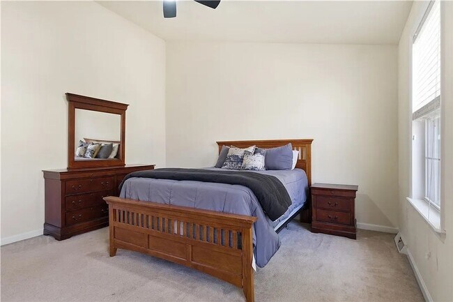 Building Photo - 10565 Cherry Grove Ct