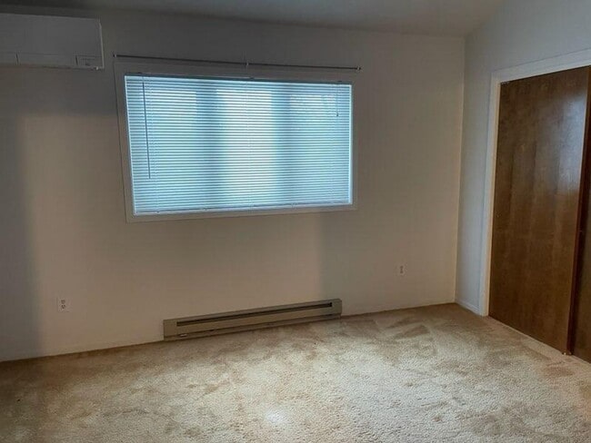 Building Photo - 2 story condo with single car garage- cat ...