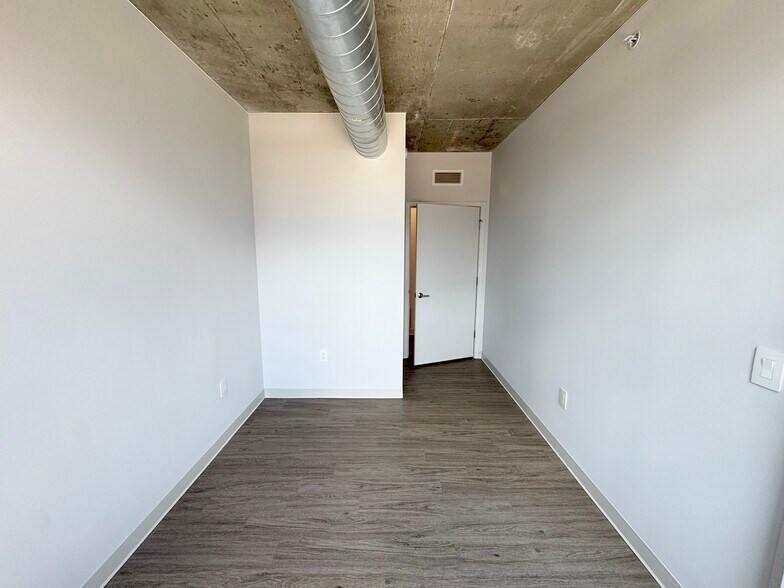 Building Photo - 4539 N Sheridan Rd