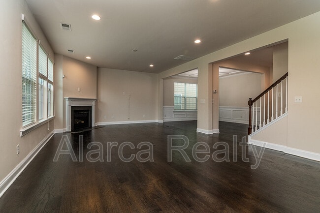 Building Photo - 127 Blossom Ridge Dr