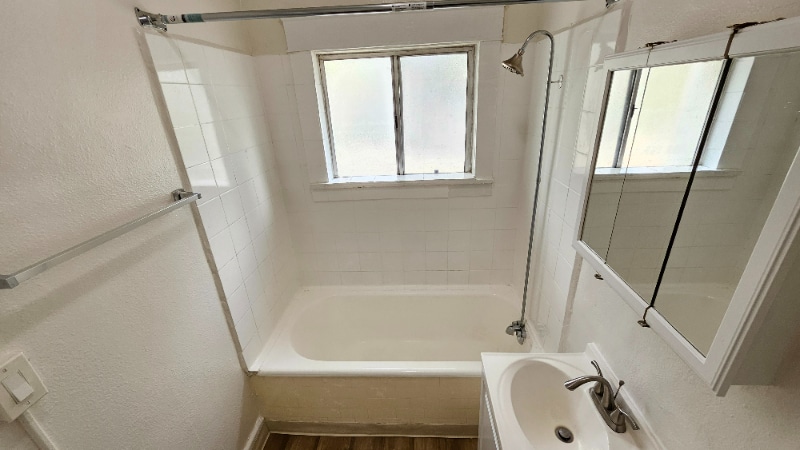 Building Photo - 1026 Ingraham St