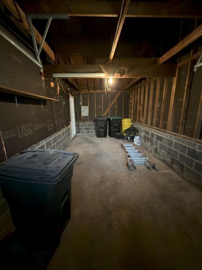 Building Photo - Beautifully Updated 4 Bedroom Rental Home