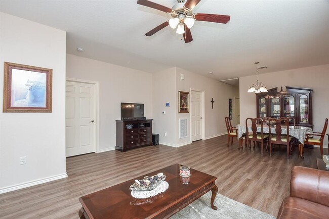 Building Photo - 205 De Koven St