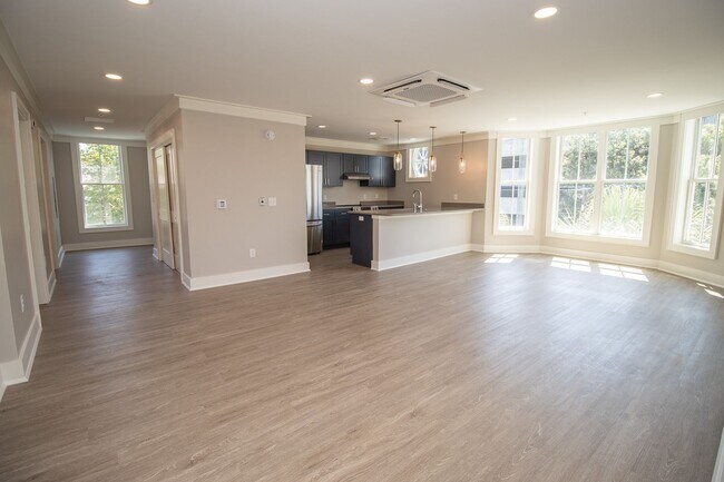 Building Photo - Luxury Living in the Heart of Downtown Col...