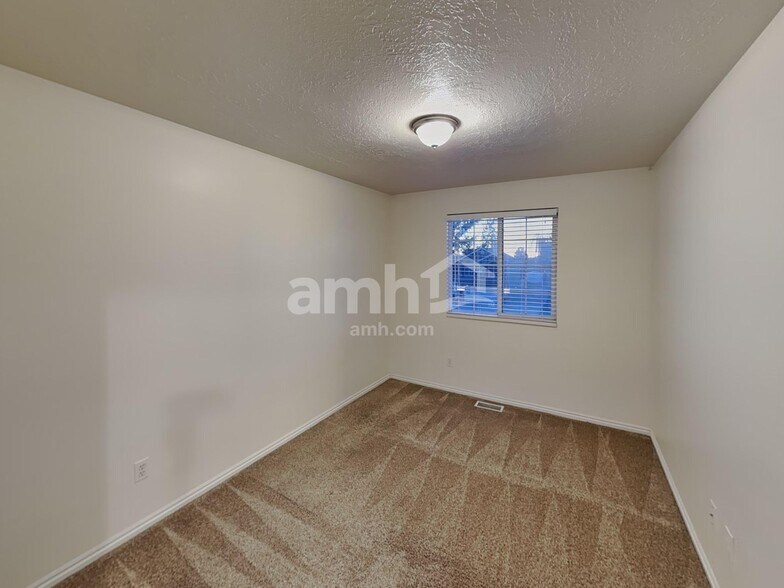 Building Photo - 1454 Fowler Ave