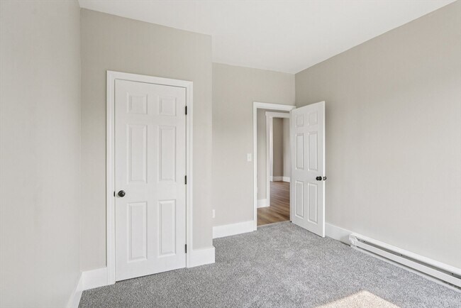 Building Photo - 354 Jencks St