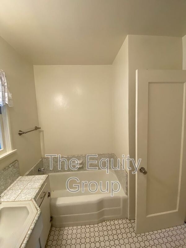 Building Photo - 801 S Sowell St