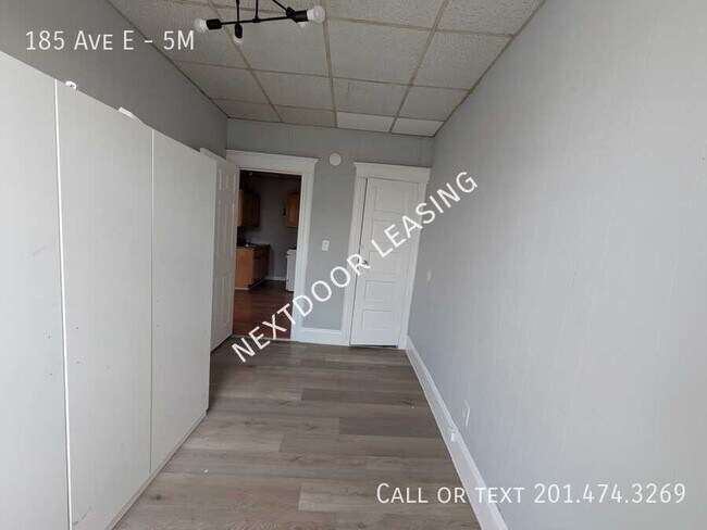 Building Photo - 185 Ave E