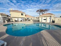 Building Photo - Light and Bright Henderson condo