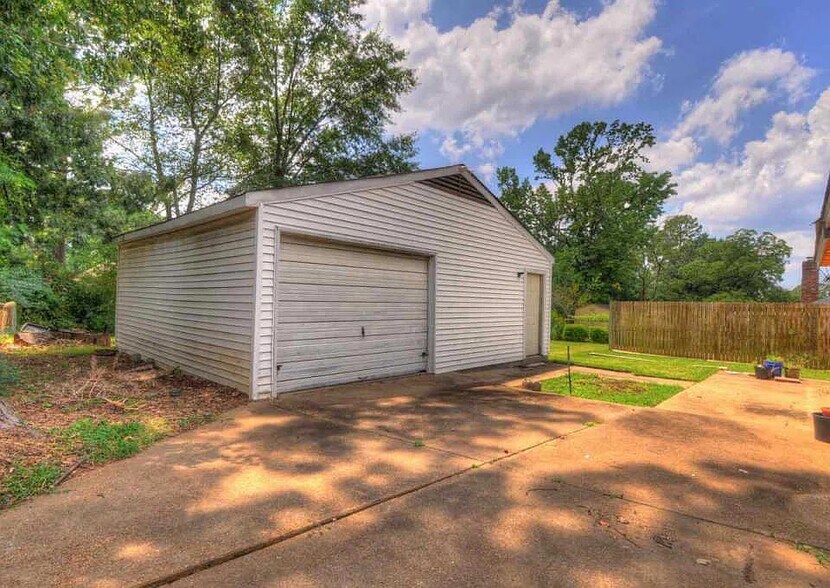 Building Photo - 2053 Lydgate Dr