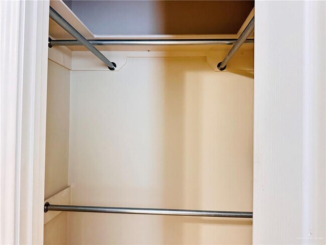 Building Photo - 14 West Dr