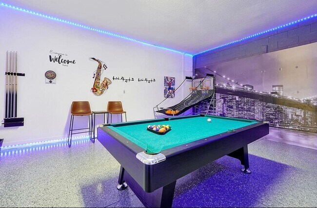 Building Photo - Stunning Fully Furnished and Decorated home in Davenport with Private Pool!