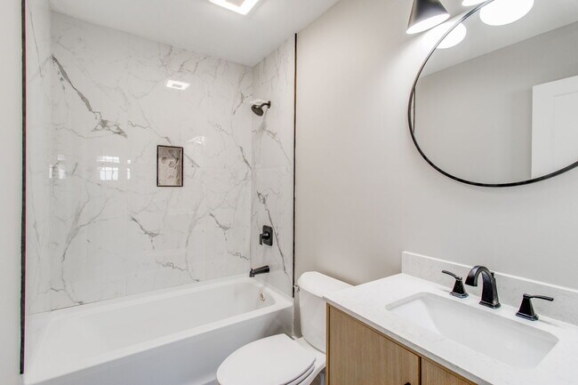 Building Photo - 2311 Bull St