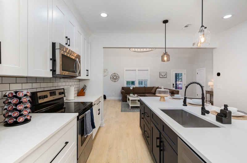 Building Photo - 607 Kenmore Ave