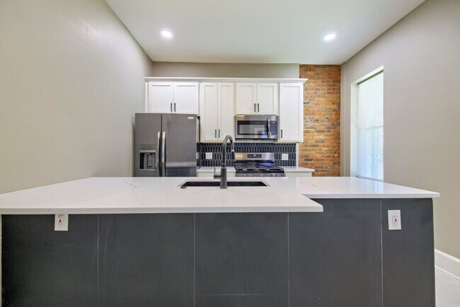 Building Photo - E Lincoln St 59-61 MLR