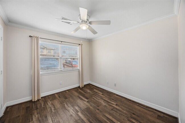 Building Photo - 4401 Marina St
