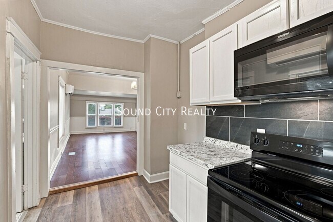 Building Photo - 4001 Dakota Ave