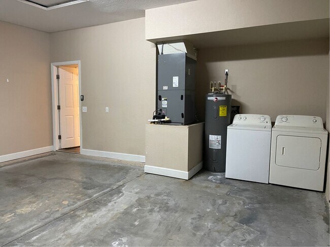 Building Photo - 1451 Salisbury Dr