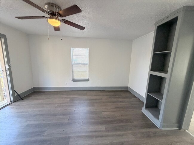 Building Photo - 608 E 4th St