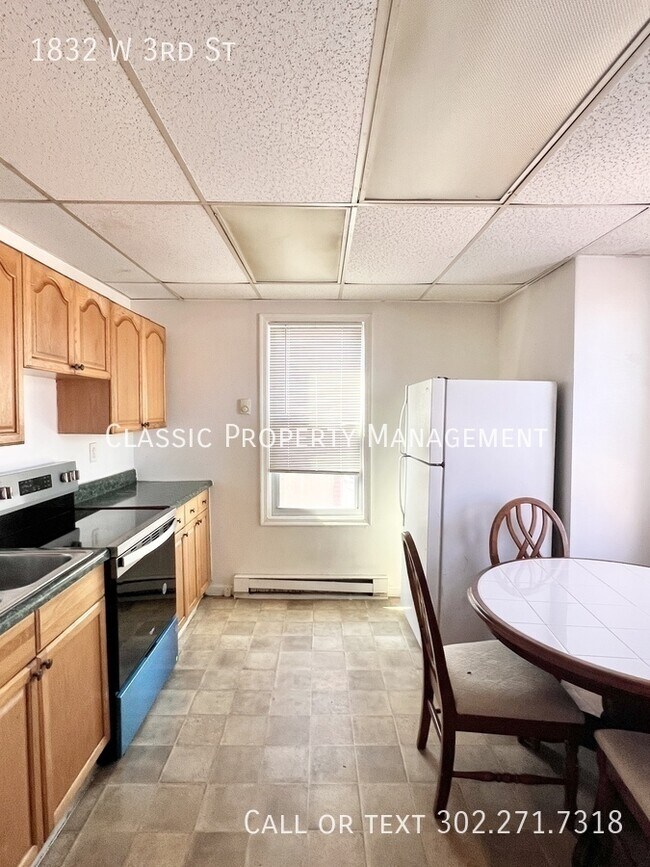 Building Photo - 1832 W 3rd St