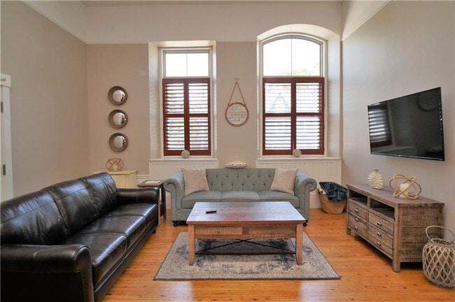 Building Photo - 426 Spring St