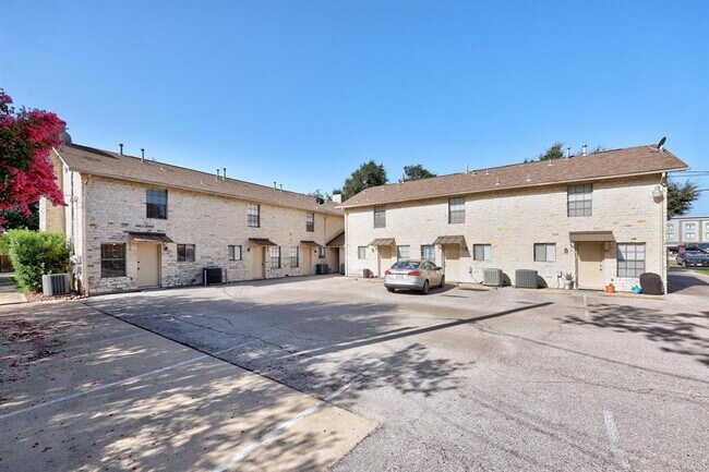 Building Photo - 204 Northwest Dr