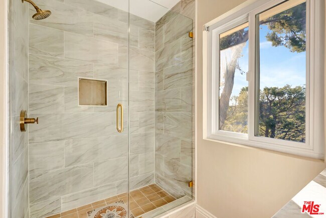 Building Photo - 16608 Park Ln Cir