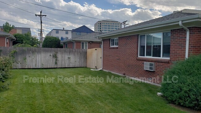 Building Photo - 4473 E Jewell Ave