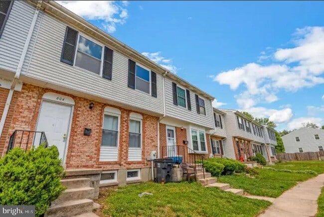 Building Photo - 604 Burlington Ct