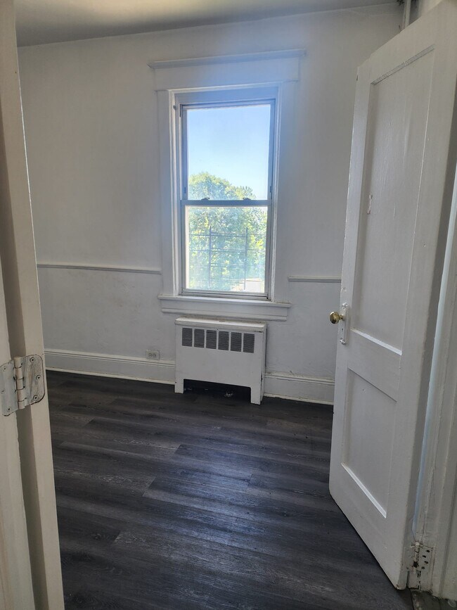 Building Photo - 152 Ridge Ave