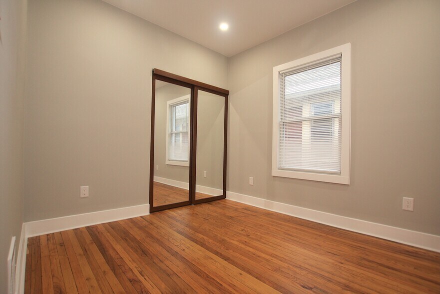 Building Photo - 5016 Seminole St