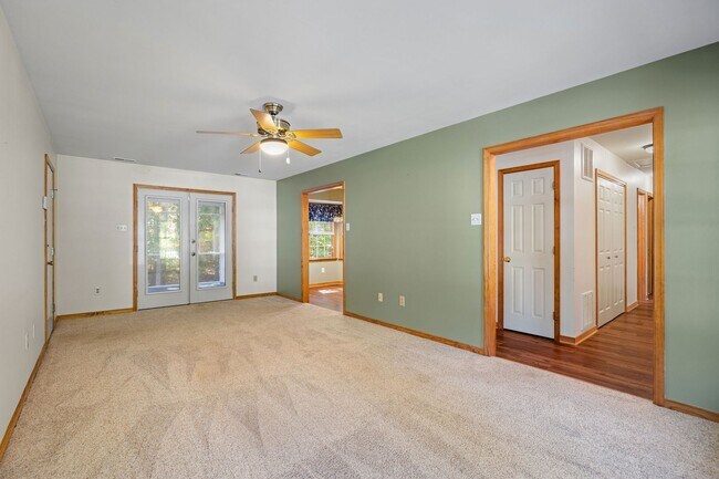 Building Photo - 8811 S Boones Trail Rd