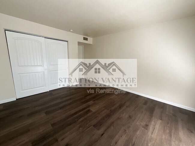 Building Photo - 6936 E 4th St