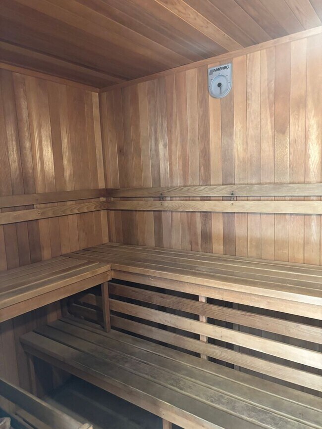 Building Photo - Resort Like Living 2 Master Suites Condo F...
