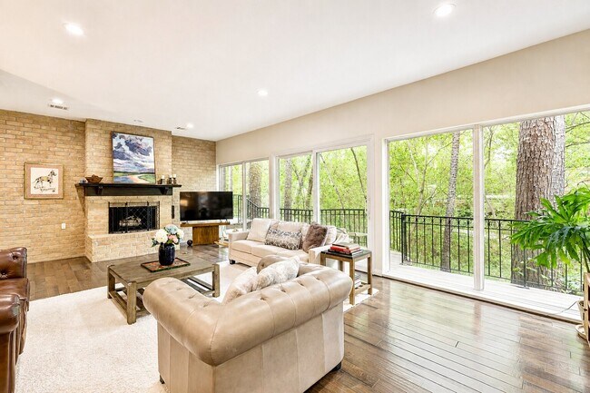 Building Photo - 201 Vanderpool Ln