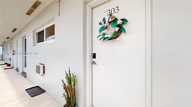 Building Photo - 13105 Ixora Ct