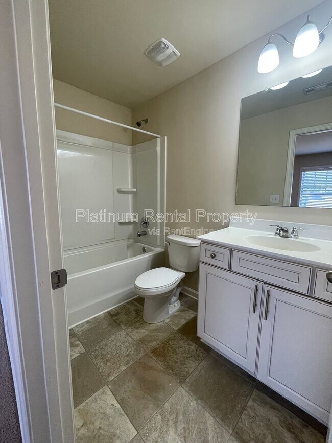 Building Photo - 4425 Huron Dr