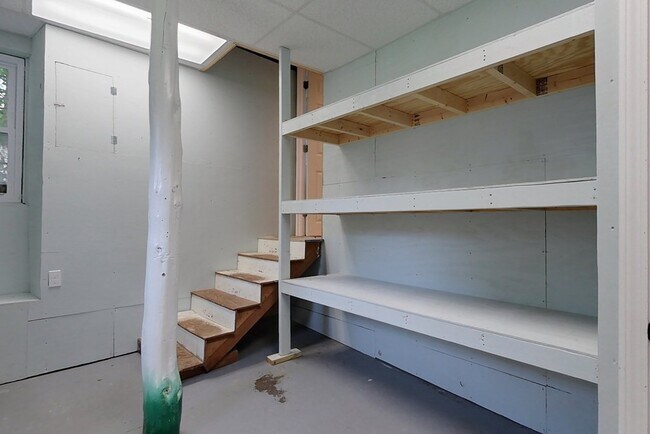 Building Photo - 10-12 Broadway St