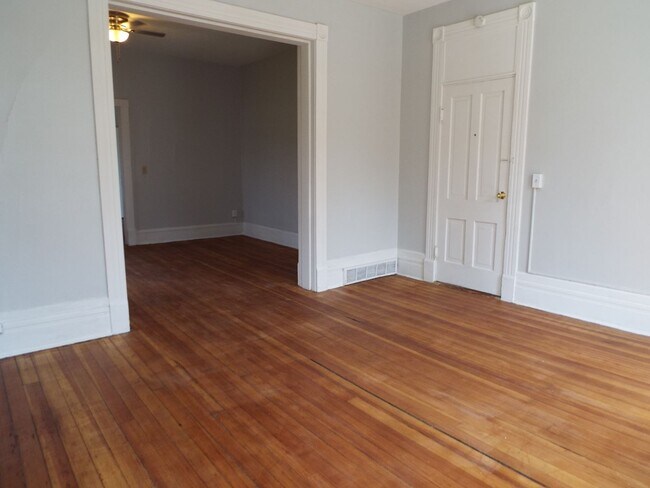 Building Photo - 710 W 3rd St